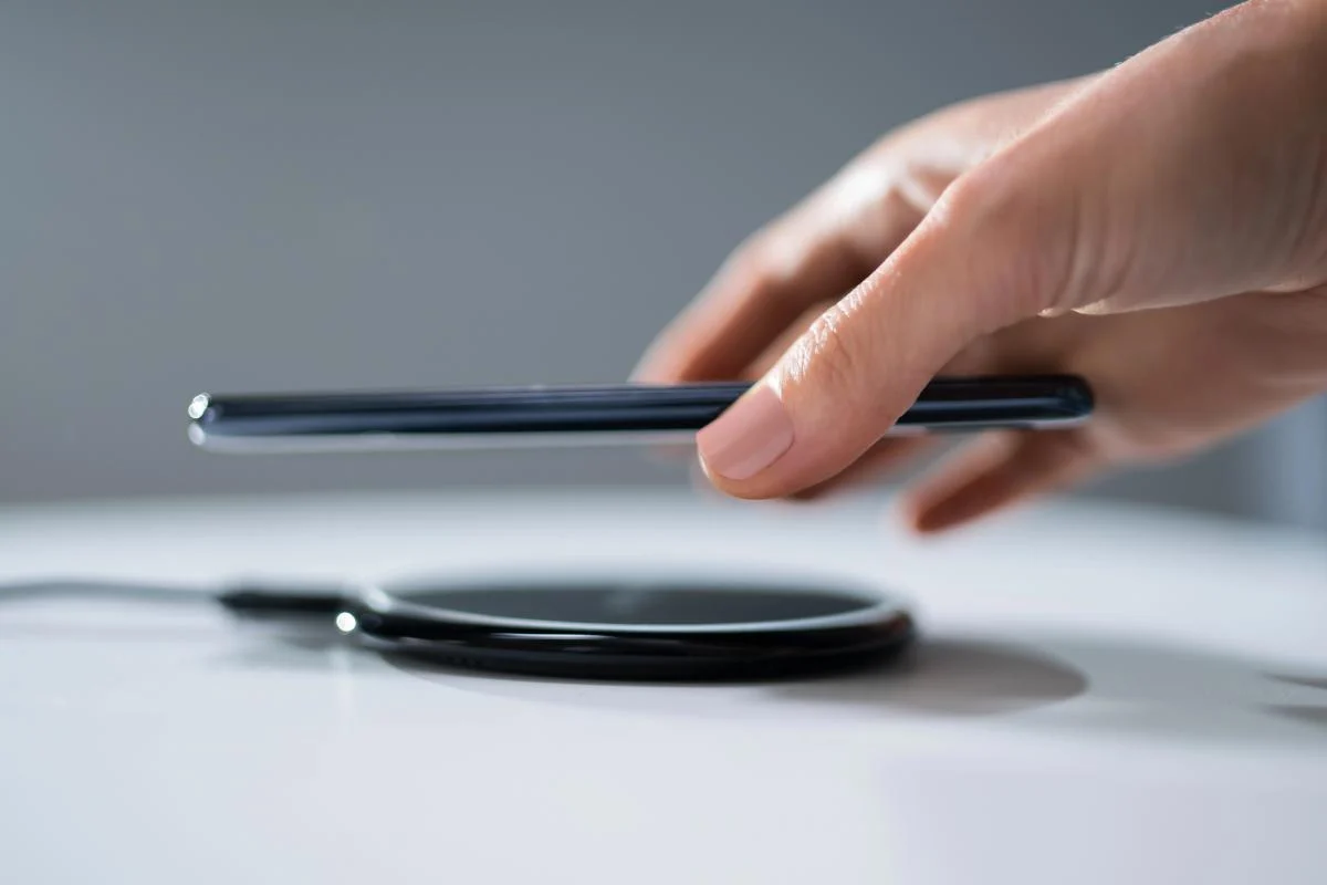 Названо найкращі недорогі Android-смартфони із підтримкою бездротової зарядки