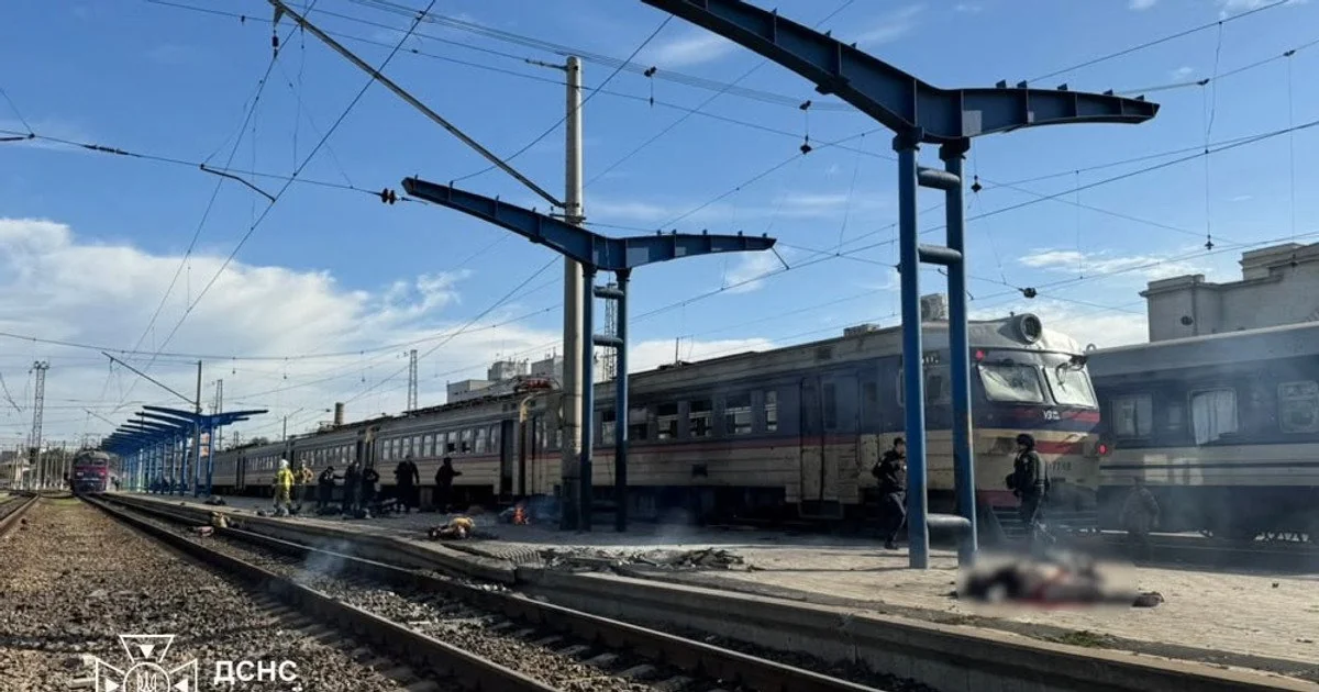 Вночі Росія повторно вдарила по вокзалу у Дніпрі: що відомо