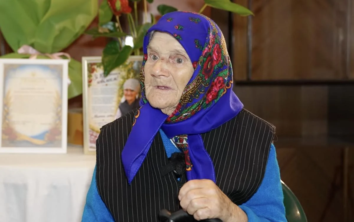 Сама виховала п’ятьох братів і сестер: на Буковині жінка відзначила 100-річчя (відео)
