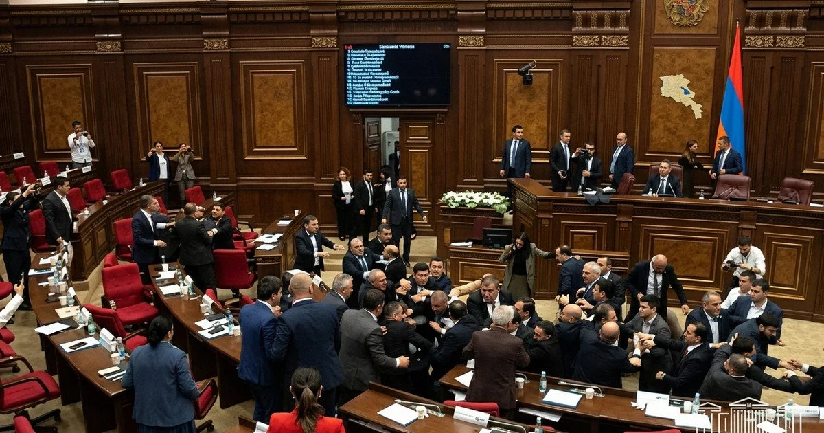 Бійка між депутатами у парламенті Вірменії