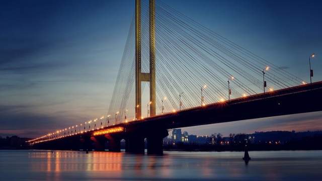 У Києві після атаки перекрили Південний міст: коли відновлять рух і як його об'їхати