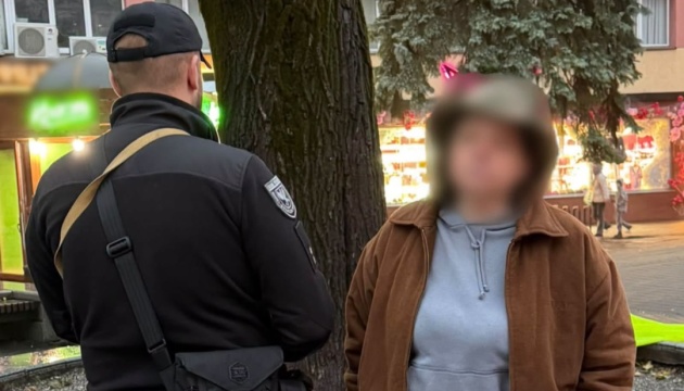 В Івано-Франківську затримали підозрювану у спаленні Державного прапора