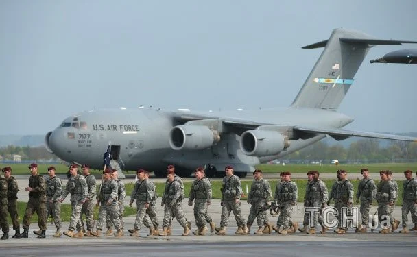США раптово виводять військових із баз на Близькому Сході: до чого готується Трамп