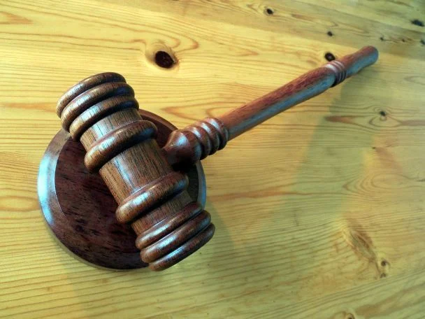 Чоловік у Сумах раптово показав дітям свій статевий орган: покарання дивує