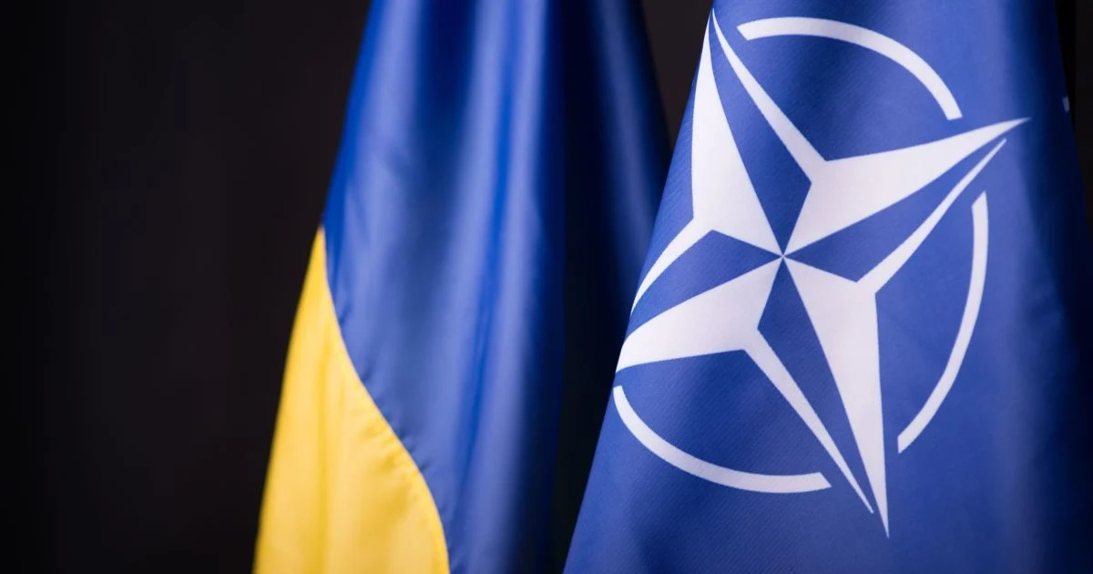 Прапори України та НАТО