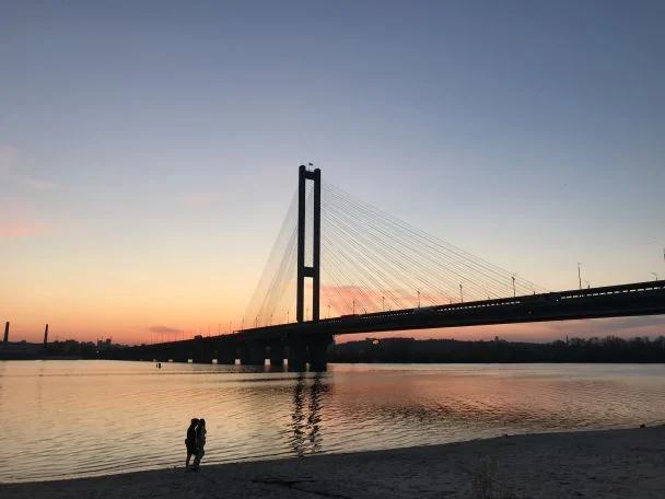 У Києві відновили рух Південним мостом в обох напрямках: які обмеження діють