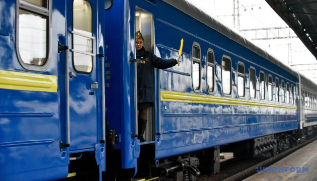 В Укрзалізниці розповіли, як організували рух потягів на Дніпровському напрямку