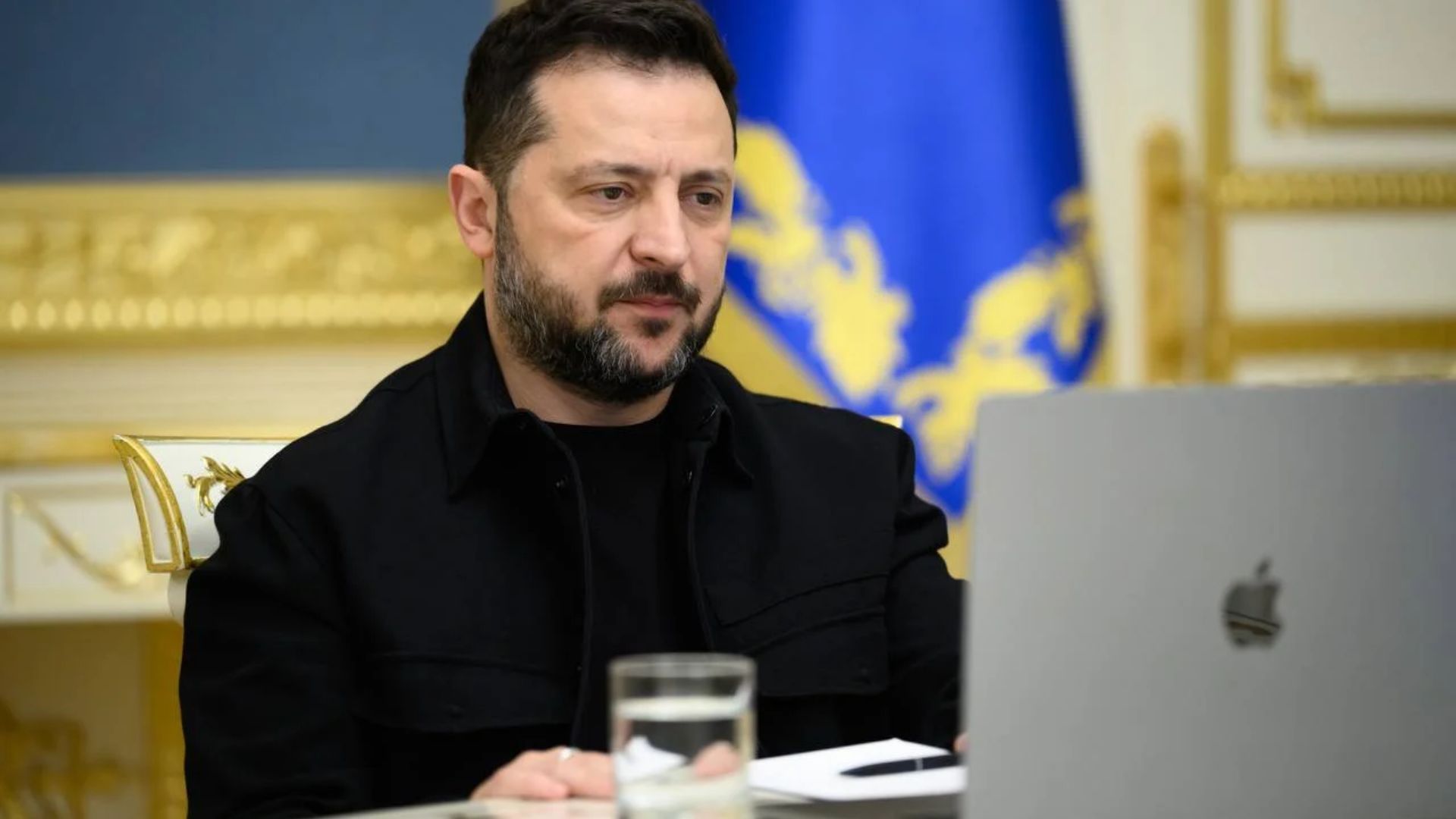 Зеленський підписав укази про продовження воєнного стану і мобілізації в Україні