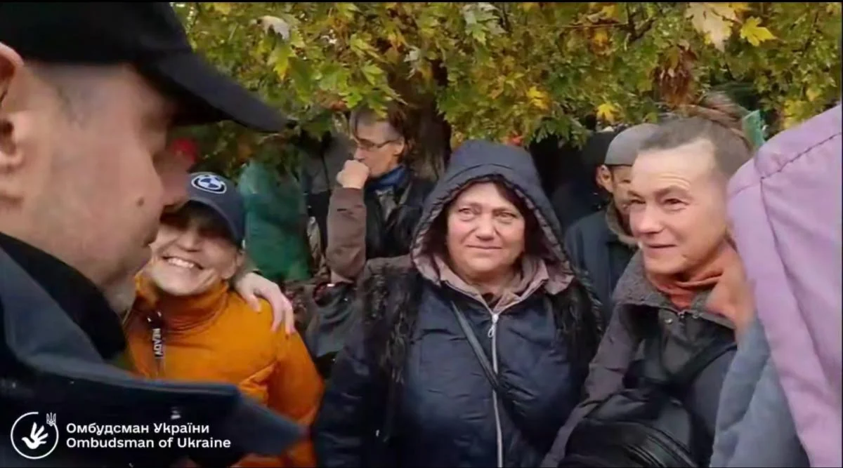 Українська делегація прибула в Олешки, люди плачуть від щастя (відео)