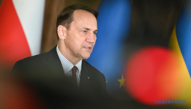 Сікорський на G20 передасть Лаврову послання, що вже треба завершити війну