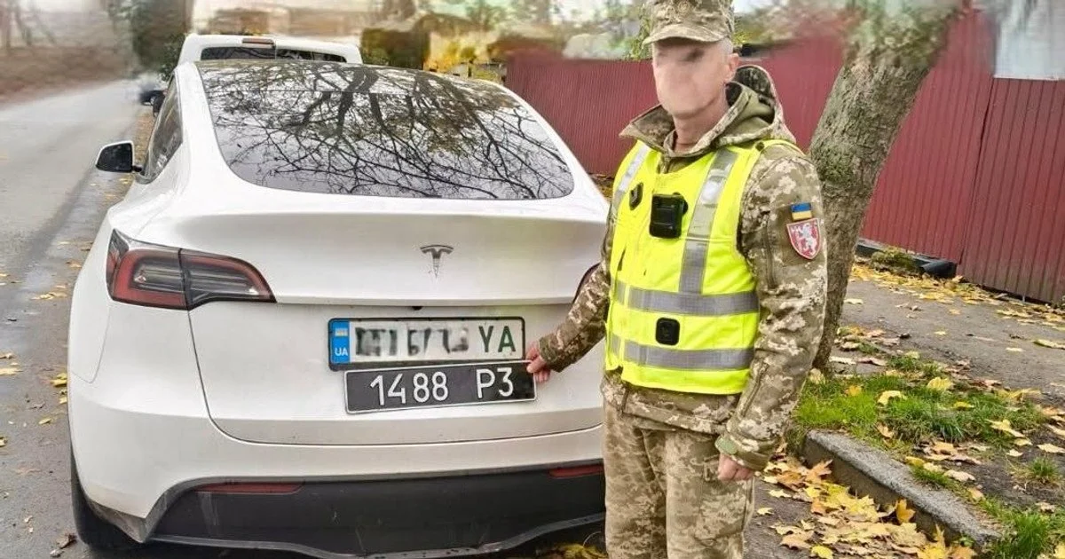 Tesla Model Y із військовими номерами