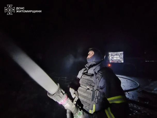 Ліквідація пожежі в Житомирській області після атаки 20 жовтня / © ДСНС