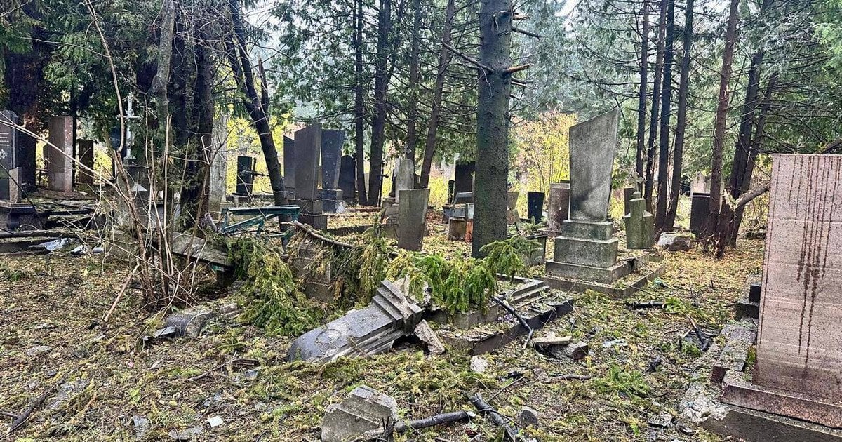 Росія вдарила по кладовищу