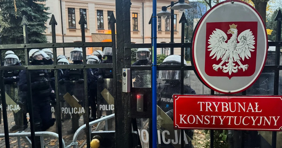 Події біля Конституційного суду Польщі.