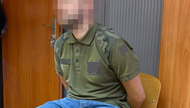 У Варшаві затримали підозрюваного в нападі з ножем на двох українців в автобусі