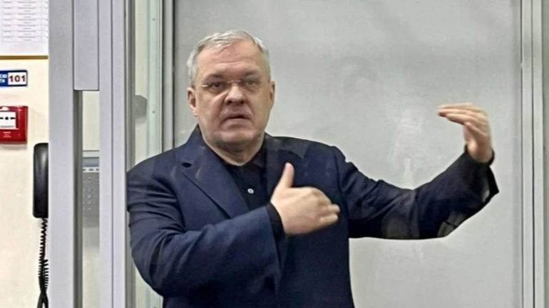 З Галущенка зняли електронний браслет