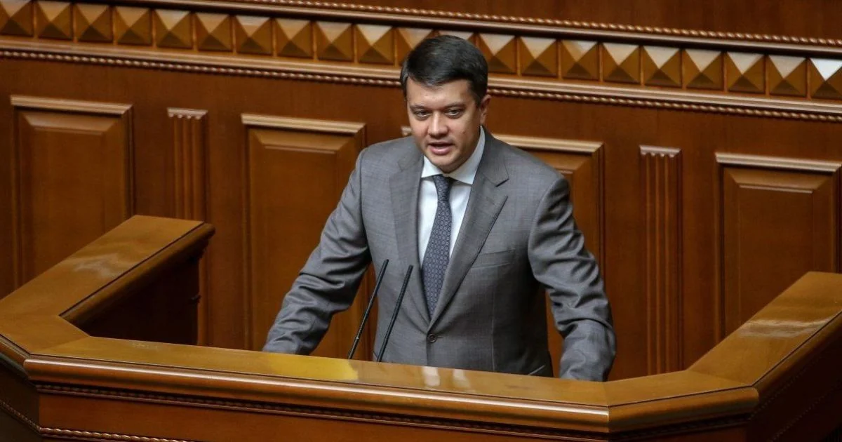 Разумков проігнорував голосування за обмеження зарплат чиновників, до якого сам закликав, — експерт