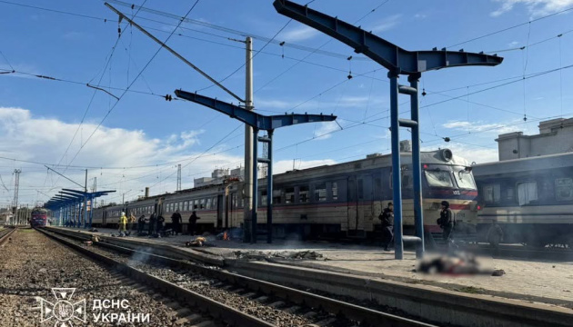 Повітряні сили показали уламки російського реактивного дрона, який вдарив по вокзалу у Дніпрі