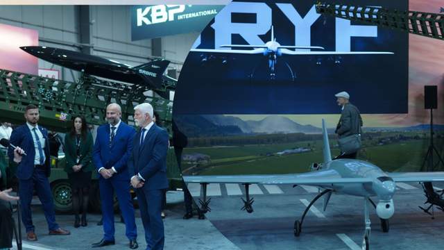 У Чехії показали дрон GRYF, який може нести ракети та перехоплювачі