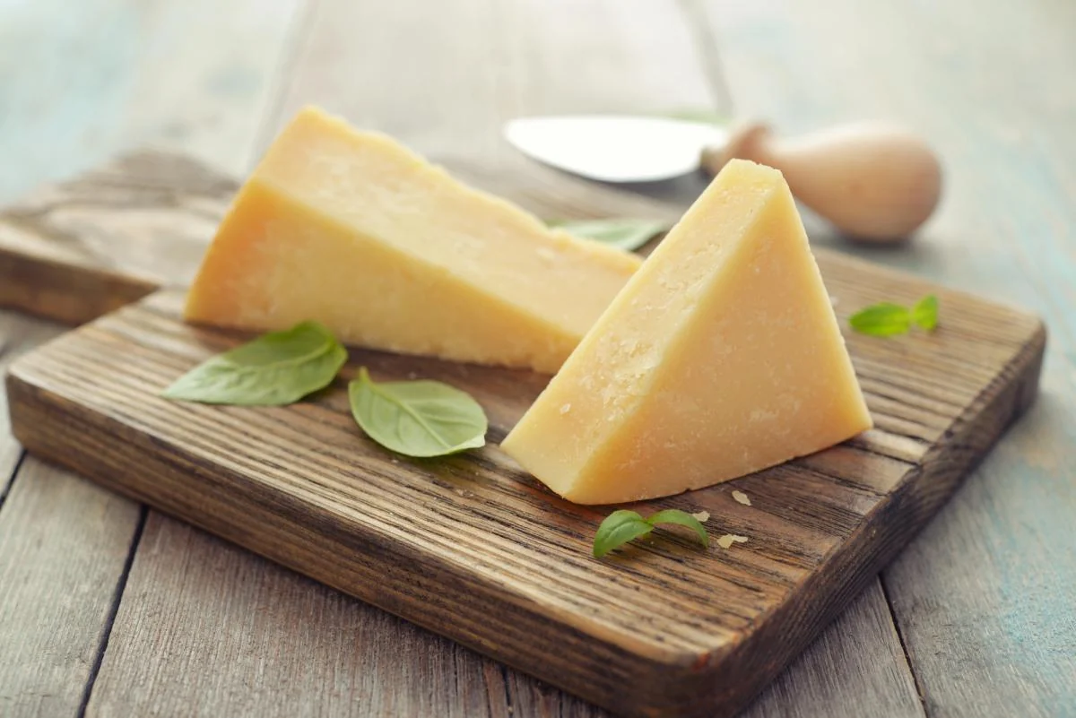 Названо 6 продуктів, у яких кальцію навіть більше, ніж у сирі