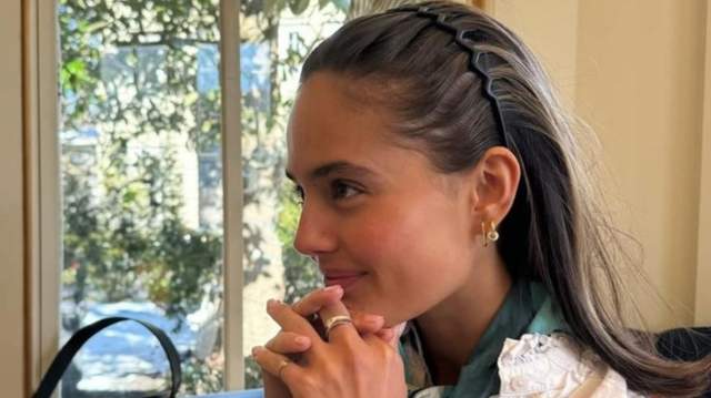 Легендарний аксесуар з 2000-х повертається в моду: він зробить зачіску за хвилину