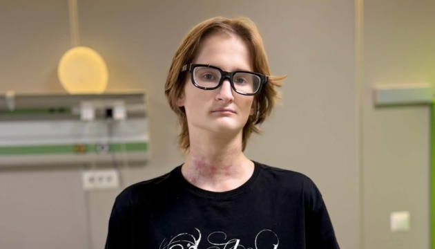 У столичному Охматдиті врятували 16-річного хлопця, який на мотоциклі врізався у трос антидронової сітки