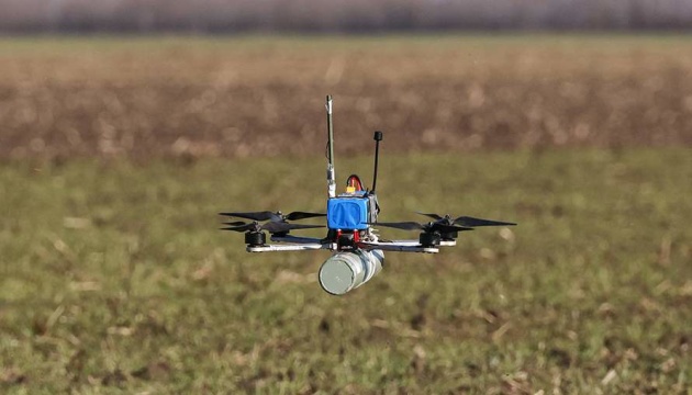 На Чернігівщині військові РФ атакували навчальний заклад FPV-дронами на оптоволокні