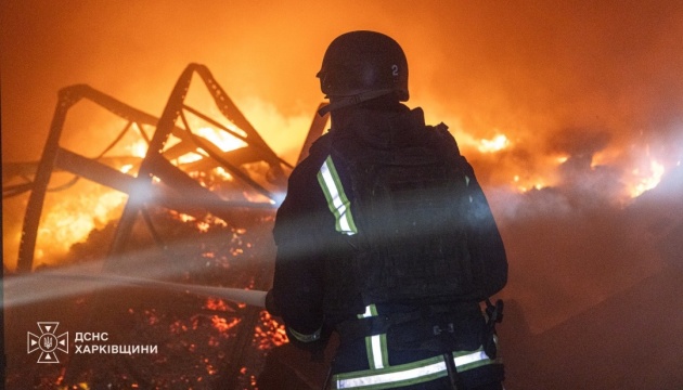 Війська РФ завдали ударів по Харкову, Златополю та Новій Водолазі - виникли пожежі, є руйнування