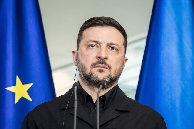 Зеленський попередив про загрозу захоплення нових міст у разі відведення військ зі Сходу